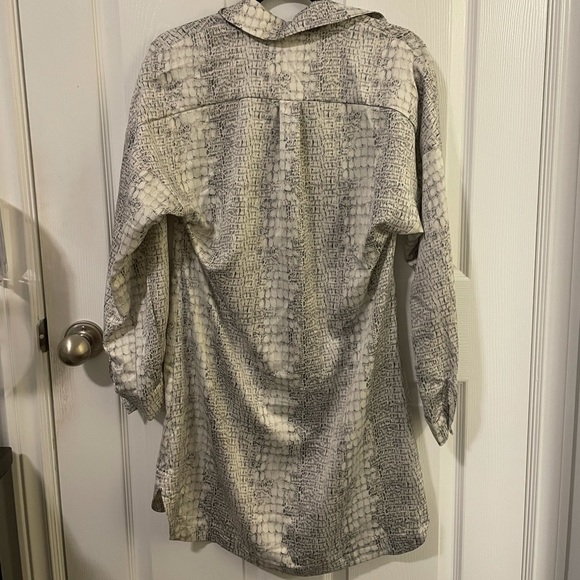 Dynamite Shirt Dress - NWT! - Picture 2 of 2